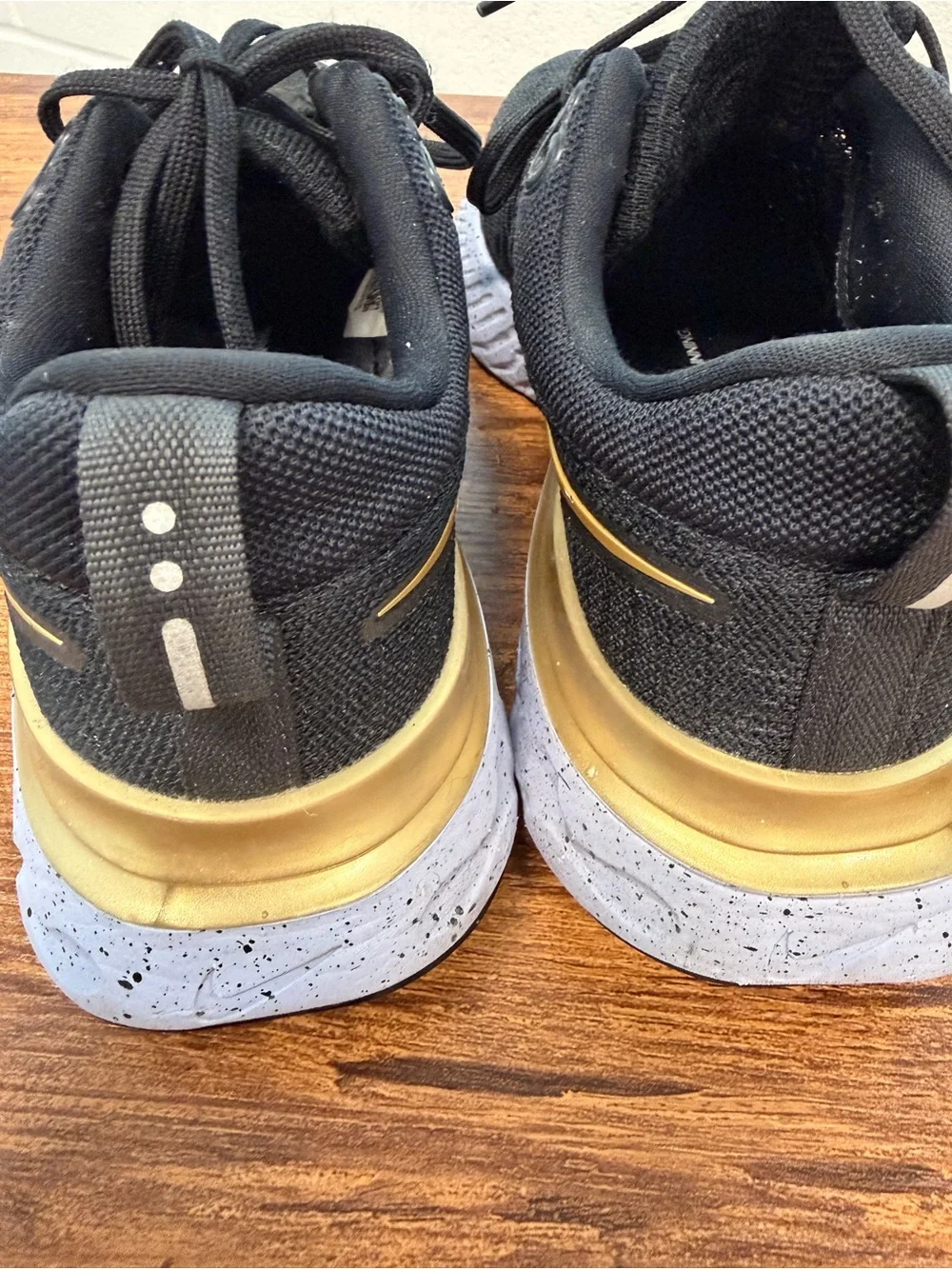 Nike React Infinity Running Flyknit Black Metallic Gold Women's Size 9